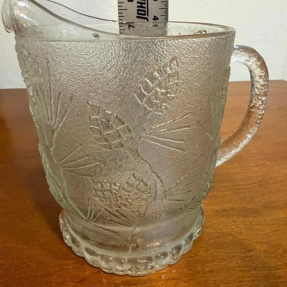 Tiara Ponderosa Pine Clear Glass Water Pitcher Embossed Pinecone 7.25